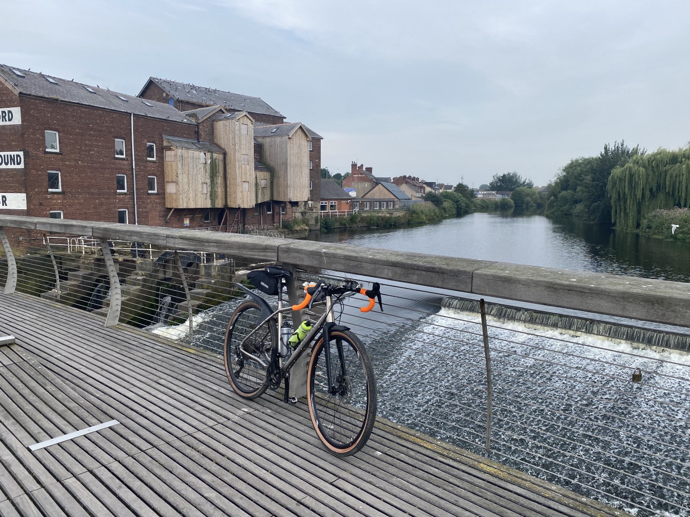 A Sonder Camino gravel bike on a bridge above Castleford Wier on the River Aire
